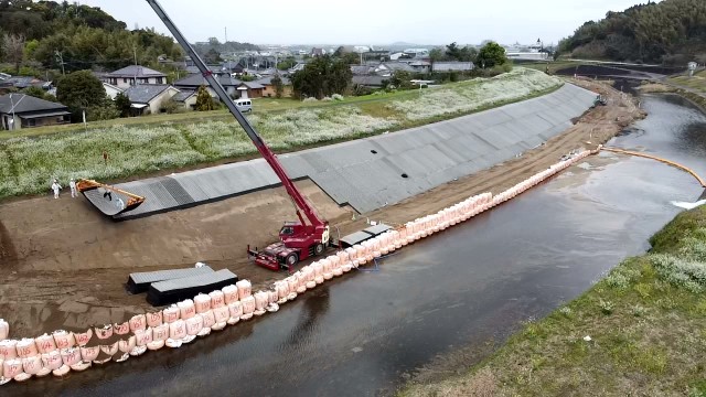 クレーン施工状況