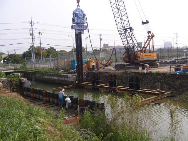 1基礎杭（鋼管杭・鋼矢板）打設.JPG