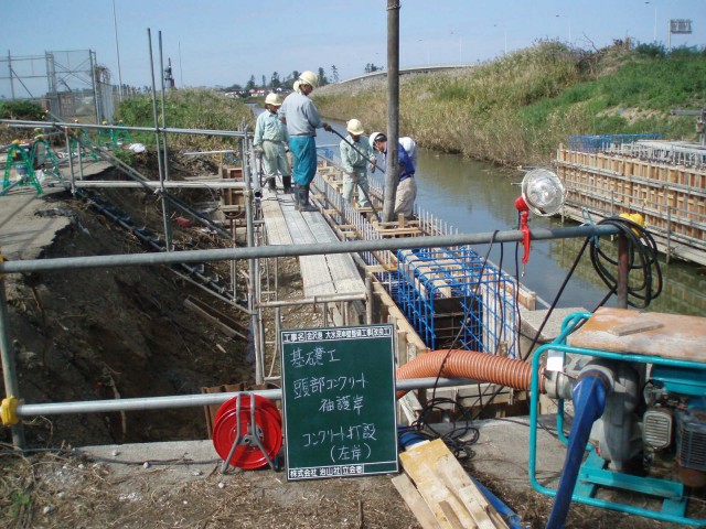 3橋台コンクリート打設・養生.JPG