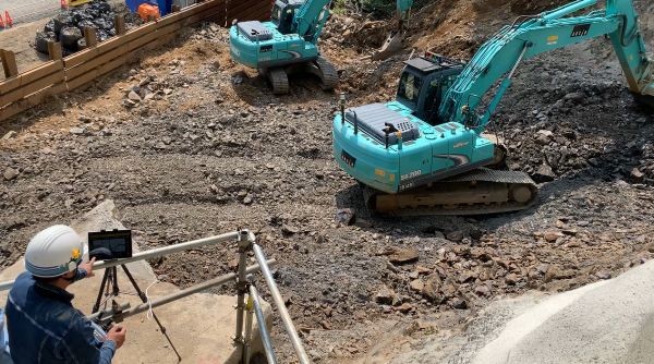 遠隔操作によるICT土工作業状況