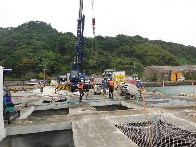 富岡建設　油津港湾123号岸壁その1